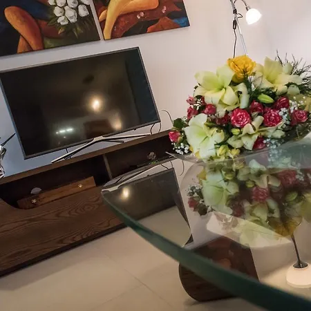 Skylight Megaron Апартаменти