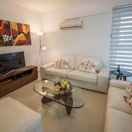 Skylight Megaron Апартаменти