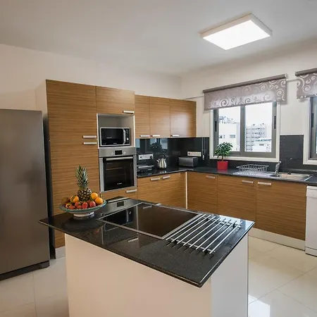 Skylight Megaron Апартаменти *