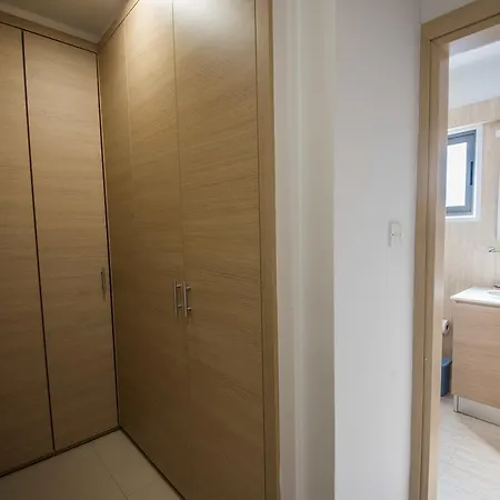 Skylight Megaron Апартаменти Ларнака